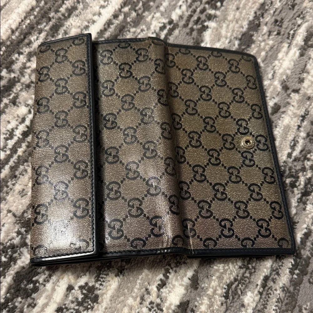Gucci Black and Brown Monogram Key Holder - Picture 3 of 4
